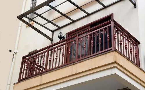 阳台护栏怎么拆