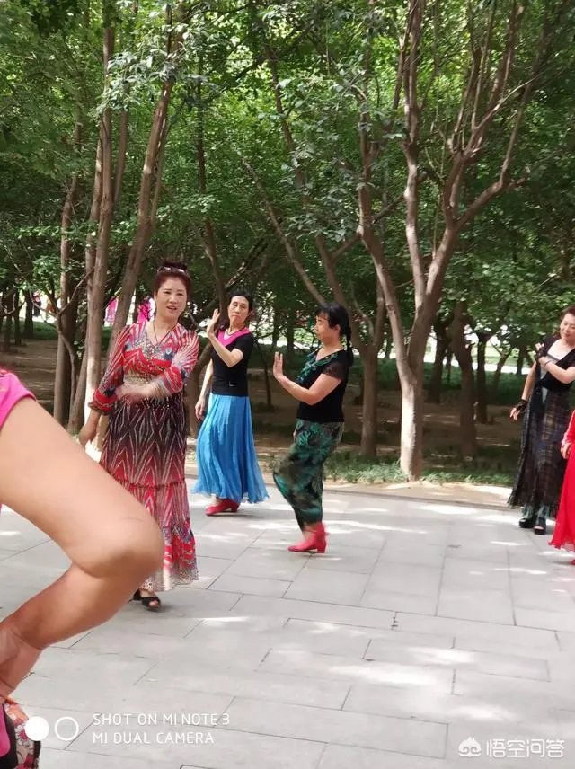 对于部分小区内大妈跳广场舞扰民这件事，你有什么看法？