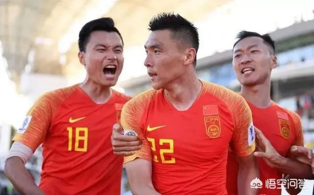 如何评价亚洲杯男足取得首胜后，中国球迷赛后主动清理观众席垃圾的行为？