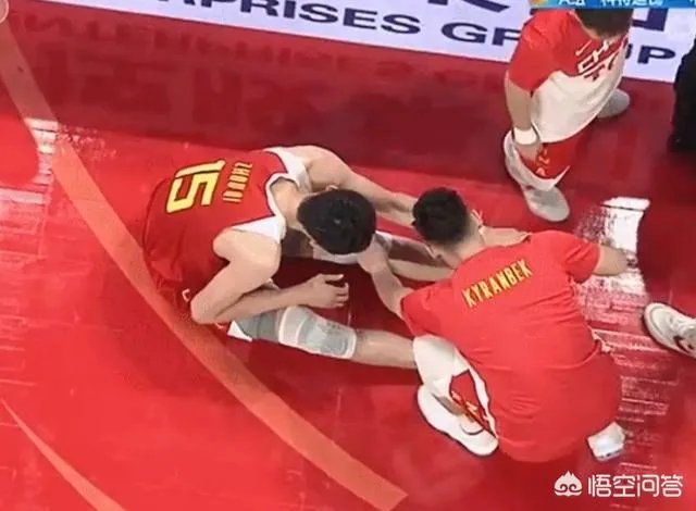 世界杯首战，中国男篮球员周琦拼到抽筋，如何评价周琦的拼搏精神？