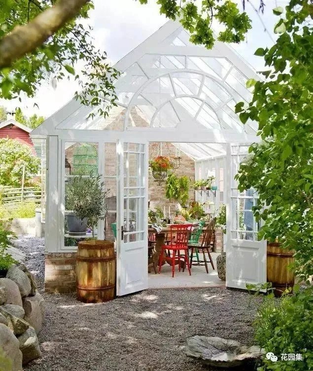 花园里有一间阳光房,美了这个灿烂的季节