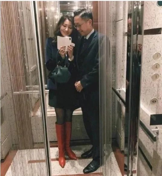 李嘉欣很喜欢自拍吗？