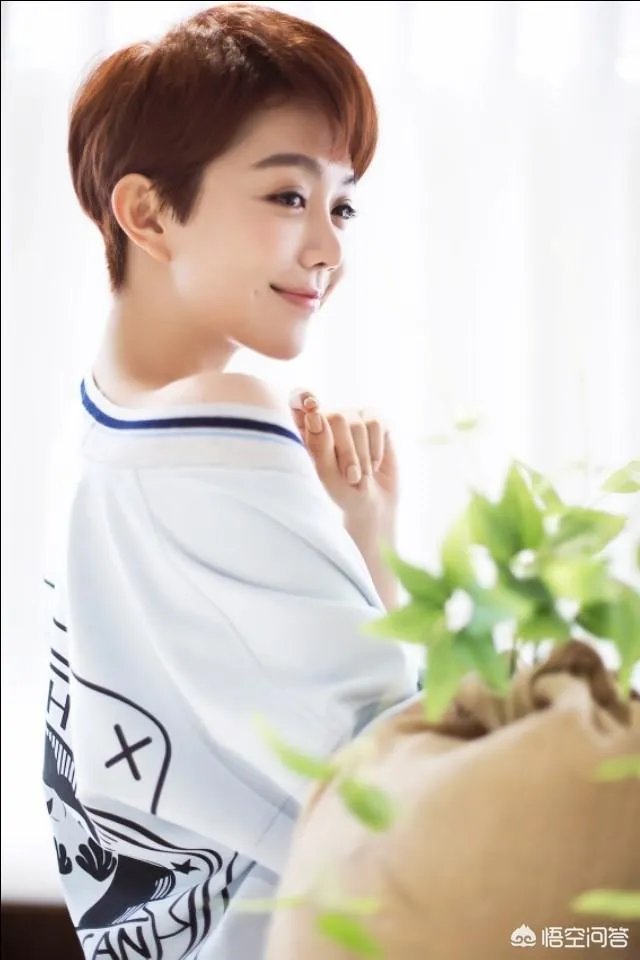 女演员姜妍怎么看起来比以前越来越年轻漂亮了?