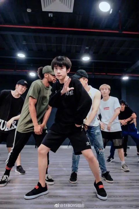 TFBOYS四周年演唱会直播在哪可以看，什么时候？