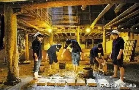 据说茅台股价在跌,什么时候茅台酒也降价到我们普通百姓能喝的起?