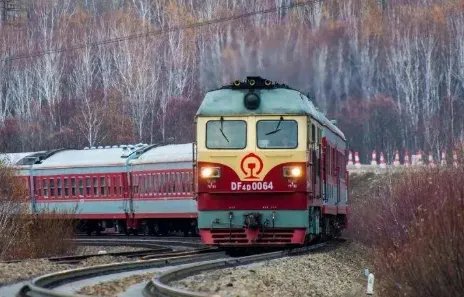 今起铁路客票预售期临时调整为5天，这是为了配合疫情防控吗？