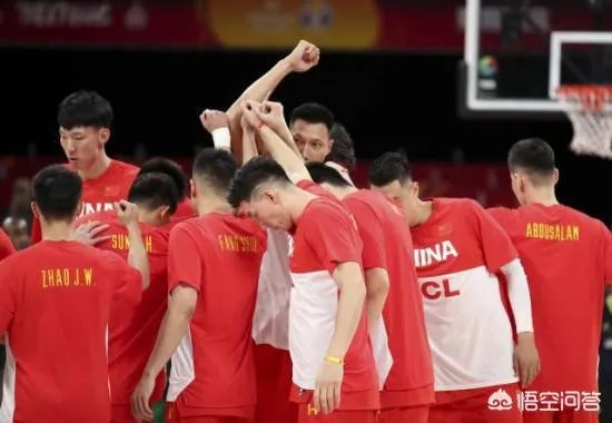 世界杯首战，中国男篮球员周琦拼到抽筋，如何评价周琦的拼搏精神？