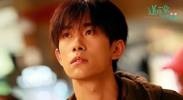 易烊千玺晒照告别韦一航，这个角色对他有什么帮助？