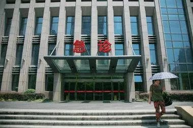 医院门口车祸无人救治，对此现象你怎么看？