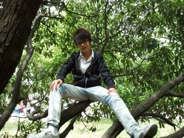 谁有帅哥的照片啊？QQ空间的帅哥！