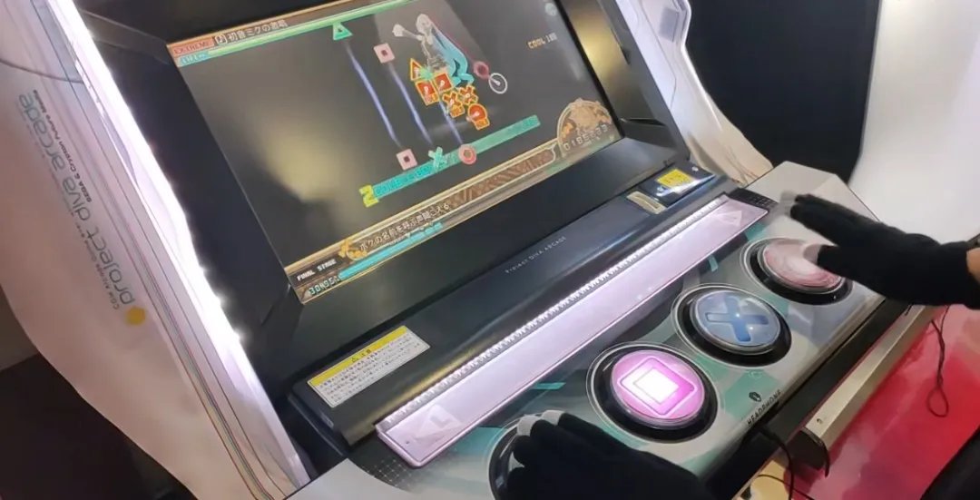 《初音未来：歌姬计划》：得到了“心”的机器人 能否永远地歌唱