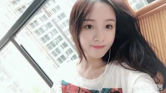 斗鱼周二珂停播俩月，再次出现竟是为了打广告，网友：不拿粉丝当人看，你怎么看？