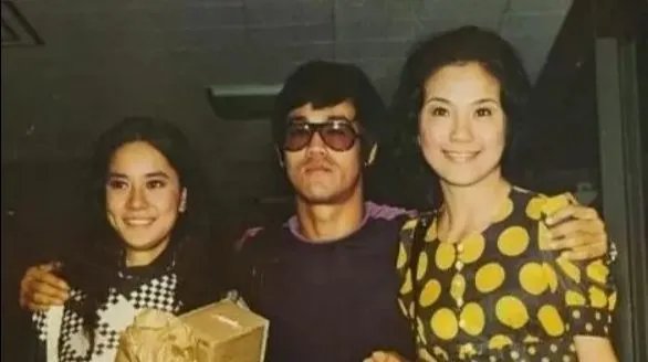 曾是李小龙前女友，向华强前妻的丁佩，如今近况如何？