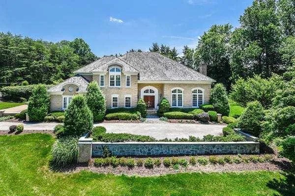 美国新冠死亡病例快突破10万了,为什么鲜有名人死亡?