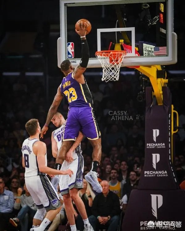 35岁老汉詹姆斯梦回巅峰再现隔人暴扣，是不是该起一个响亮的称号？