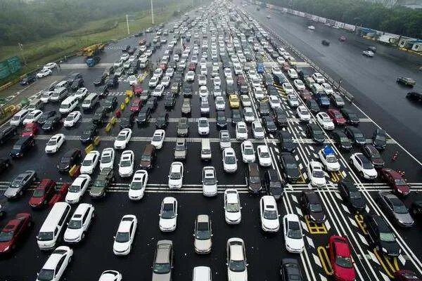 端午高速公路不免费，为何说”不免费“才是正确的？