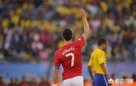 c罗队友进球为啥举手