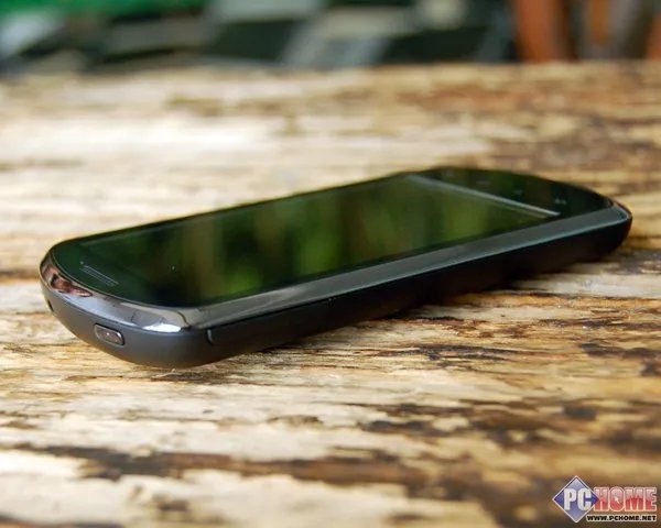 华为C8800评测 机身细节