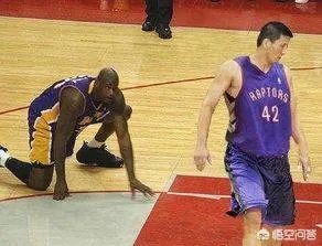 巴特尔当年用一只手将奥尼尔撂倒在地上，他当时到底用了多大的力气？有何依据？