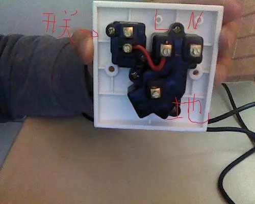 一开一闭按钮开关接法是什么