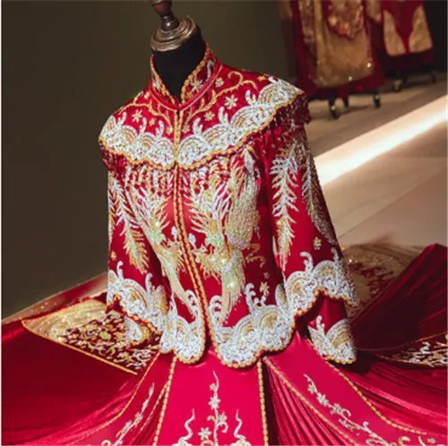 凤冠霞帔和秀禾服的区别 凤冠霞帔男的叫什么