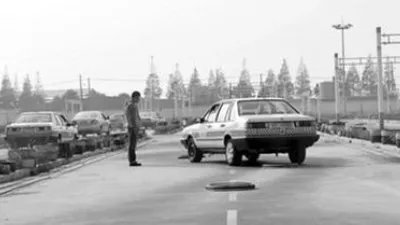 上海一教练车坠河致1人死亡，造成此事故的原因是什么？