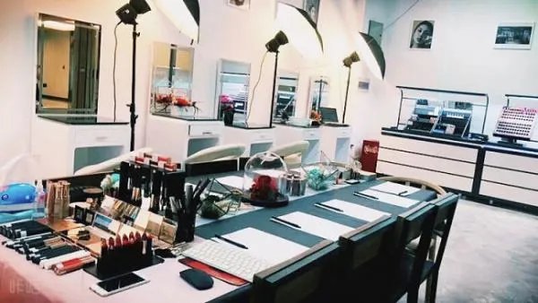 女孩学化妆有前途吗?为什么那么多人都说学化妆不好找工作呢?