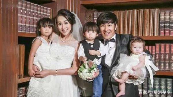 她5年连剖4胎，挺着孕肚替陈浩民道歉，如今幸福吗？