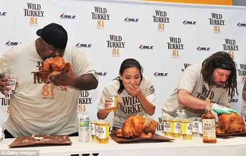 央视批所谓大胃王吃播浪费严重,你看过哪些过分的吃播主播?