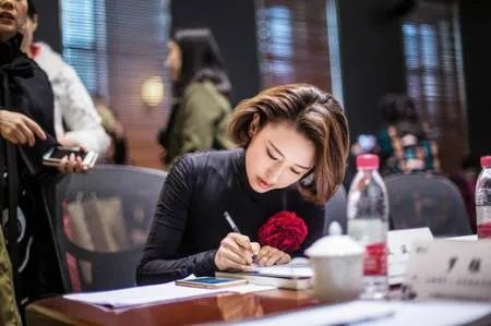 张蕾助阵朱军画展具体什么情况？是怎么回事？