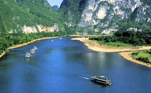 谁不说俺家乡好歌词是什么意思？