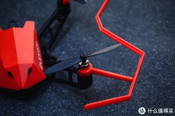 靠意念飞行到底有多玄乎？亲身体验UDrone意念无人机