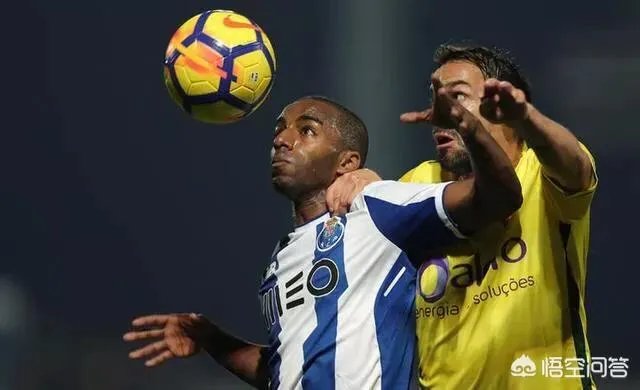 据报道曼联今年夏天转会市场准备再花三个亿，你觉得他们最需要补强的位置是哪里？