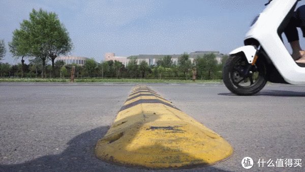 不粉不黑——小牛电动车 N1、M1 对比使用体验(附真人秀)