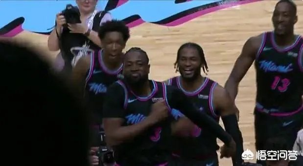 勇士和热火比赛中，韦德投出绝杀球之后，杜兰特还特意让出落脚空间，你怎么看？