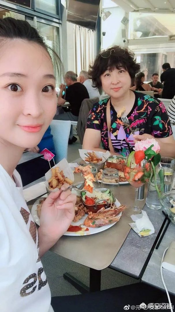 惠若琪微博晒法国旅游照，你觉得怎么样？