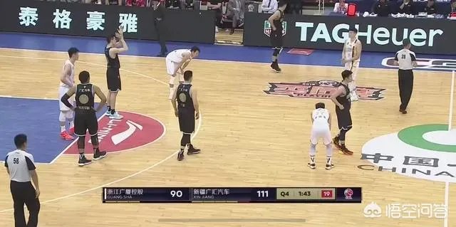 比赛还剩1分钟，林志杰下场，阿不都沙拉木鼓掌欢送，你怎么看？