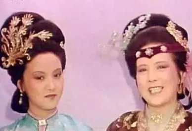 王熙凤为何会轻视婆婆邢夫人?她们之间的关系如何?