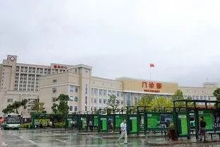 医院门口车祸无人救治，对此现象你怎么看？