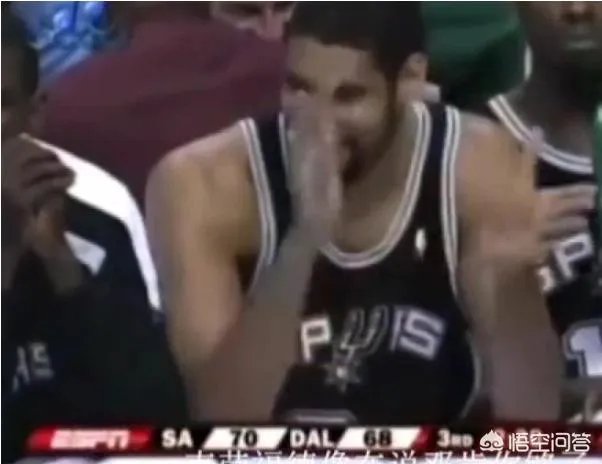 看一眼马刺替补席扭头就跑, 小学生用生命演绎装X, 结果呢?