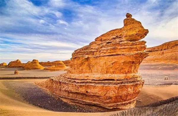从兰州到敦煌自驾，沿途有哪些必去的景点