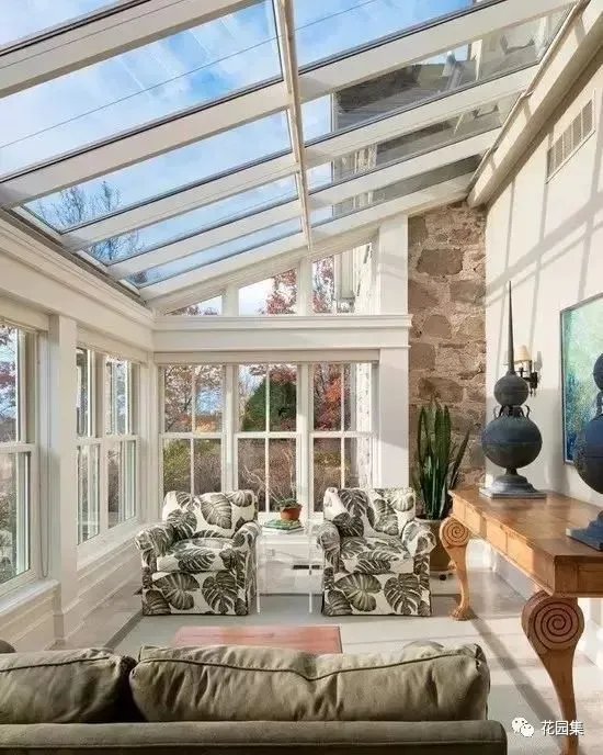花园里有一间阳光房,美了这个灿烂的季节
