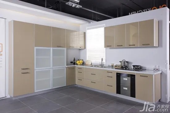 UV烤漆门板与传统烤漆门板有什么区别