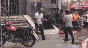 民间高手大街上过招:老外看傻眼（图）