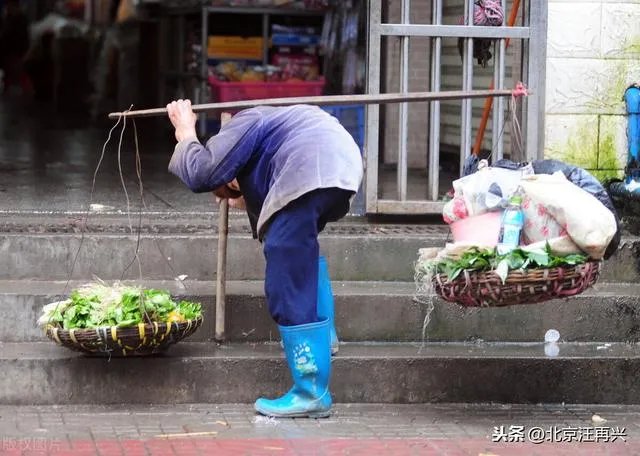 “很多老人生病住院了才懂:人到老年,老伴指望不上”你怎么看?