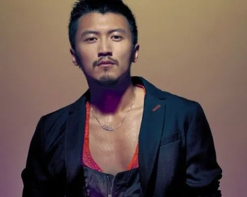 曝光谢霆锋小时候和儿子的照片 盘点明星童年照与子女大对比