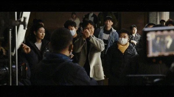 赵露思、罗一舟《后浪》杀青剧照曝出，这部剧讲述了什么故事？