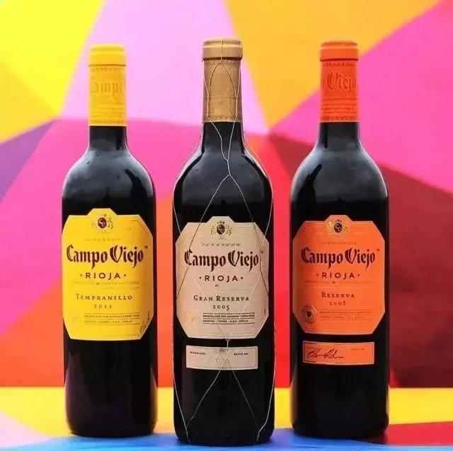 西班牙小镇5万升红酒桶破裂，造成了多大的经济损失？