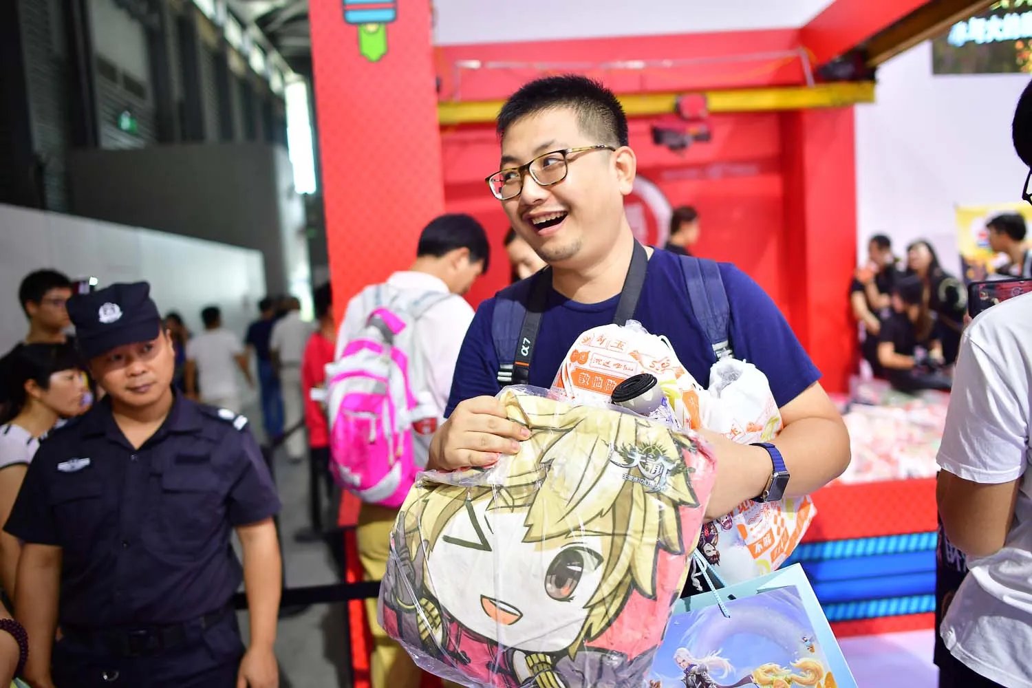 真人娃娃机到底有多好玩?不看SG只求当个娃娃夹走福利