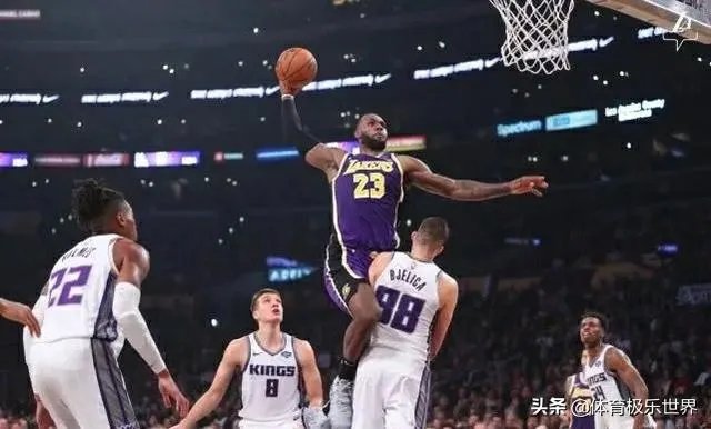 35岁老汉詹姆斯梦回巅峰再现隔人暴扣，是不是该起一个响亮的称号？